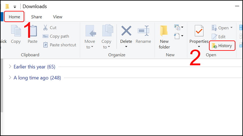 Tại folder chứa file vừa xóa, chọn Home, sau đó chọn History.