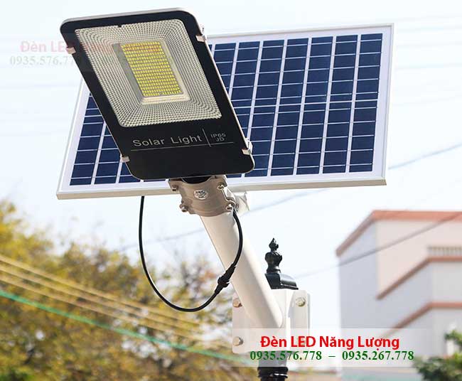 đèn đường năng lượng mặt trời 90w chính hãng 1