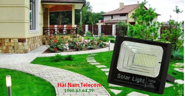 Đèn pha năng lượng mặt trời 100W Solar Light 8800